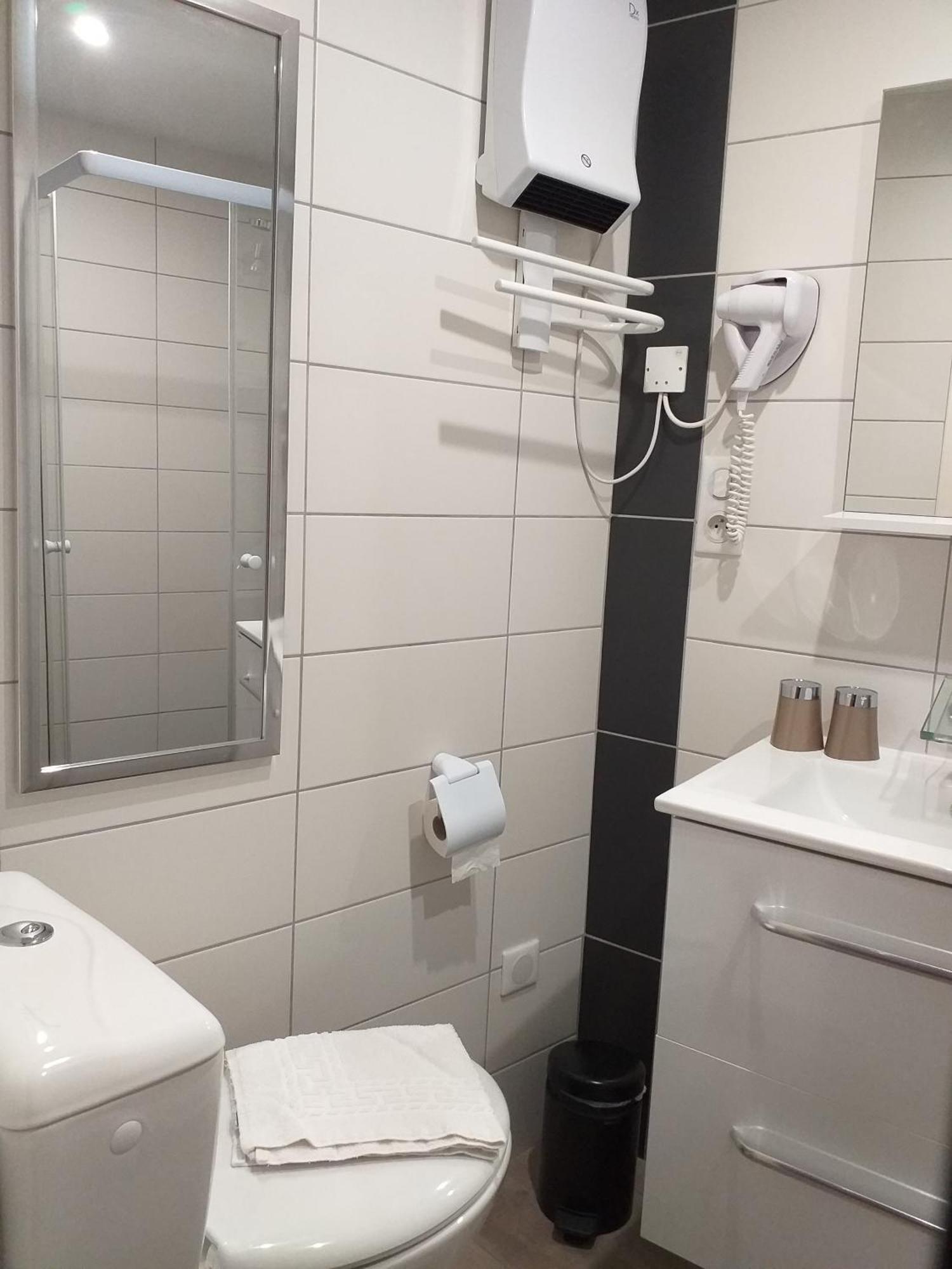 Hotel La Couronne Марманд Екстериор снимка