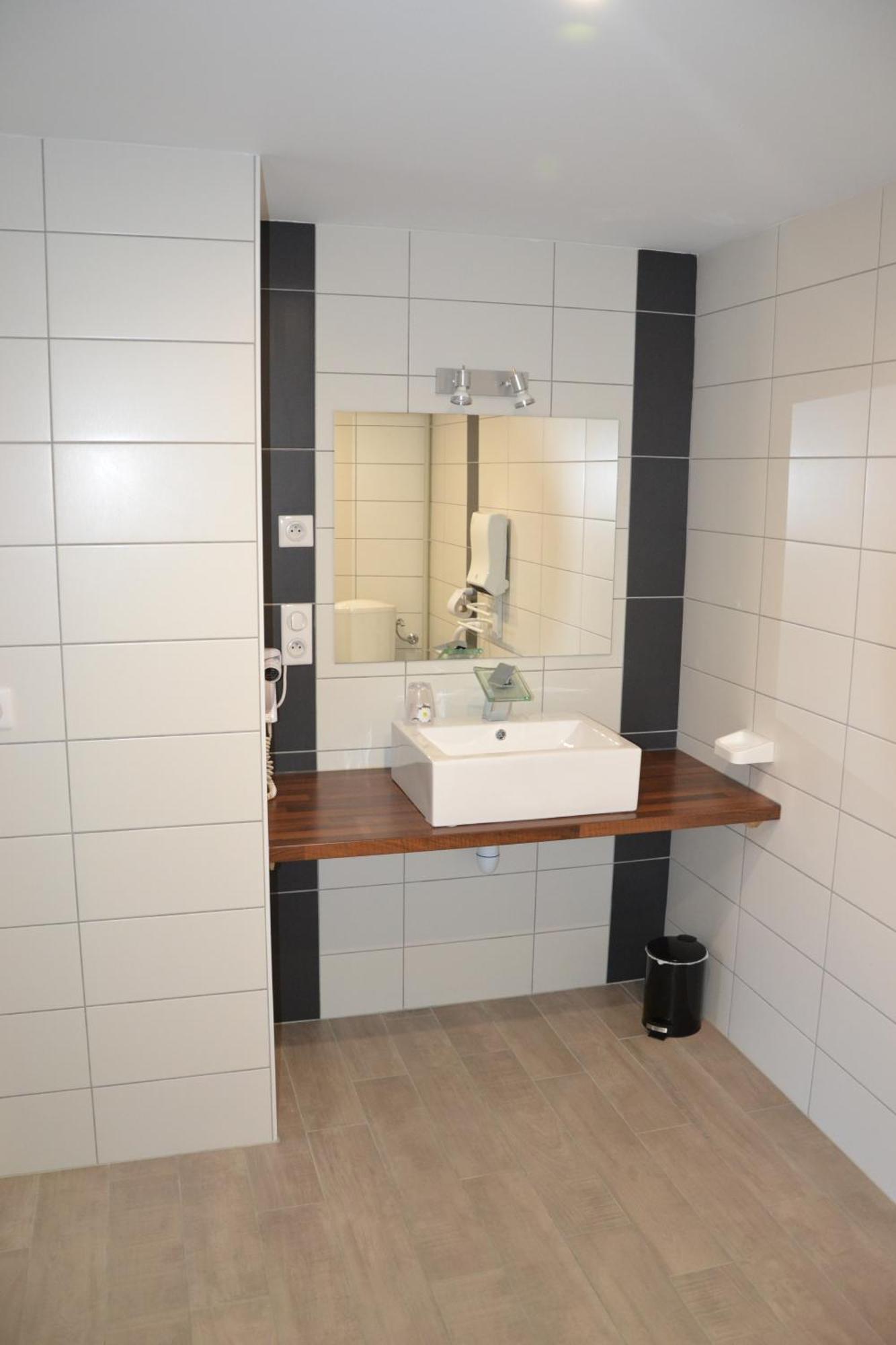 Hotel La Couronne Марманд Екстериор снимка
