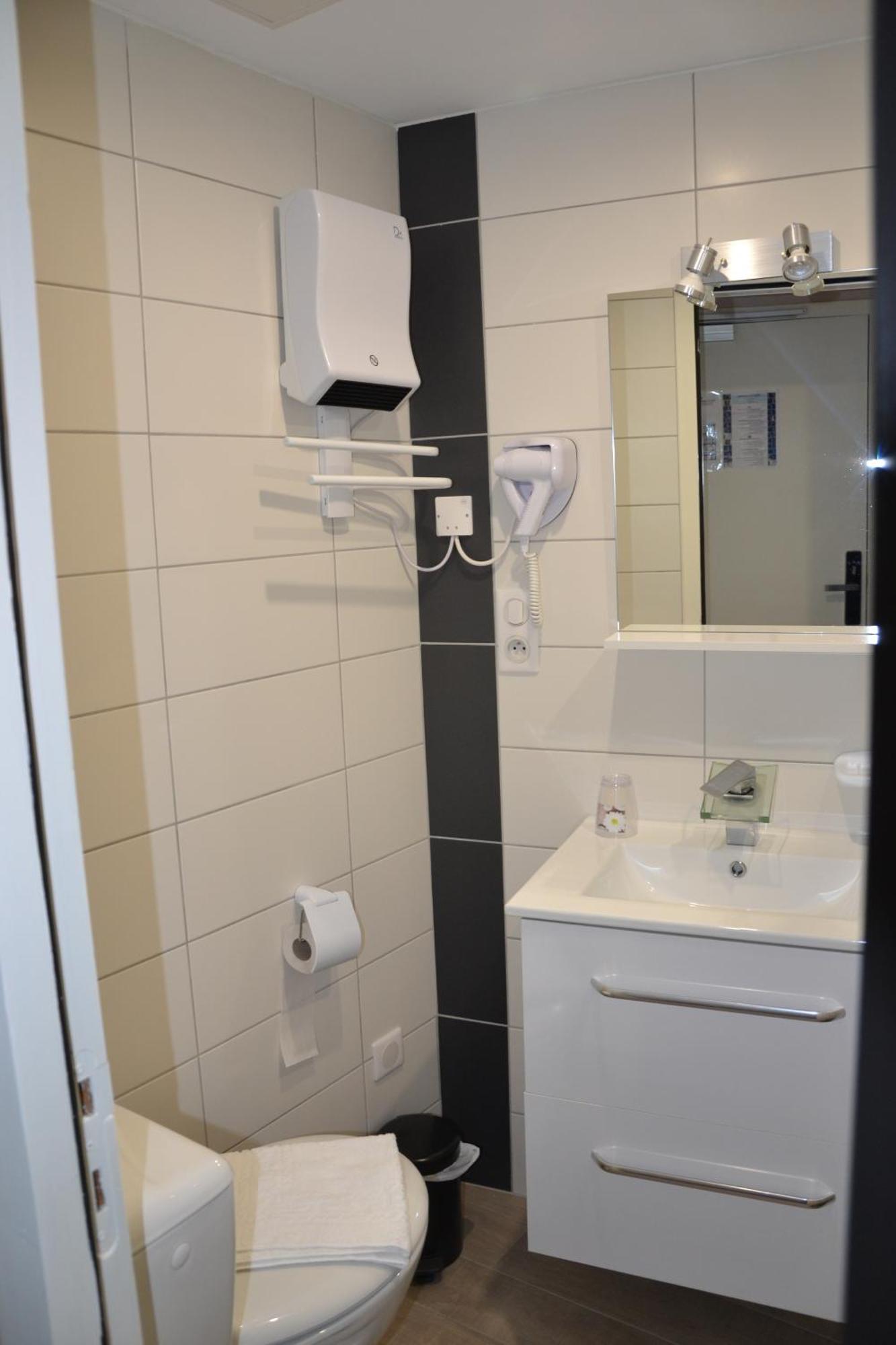 Hotel La Couronne Марманд Екстериор снимка